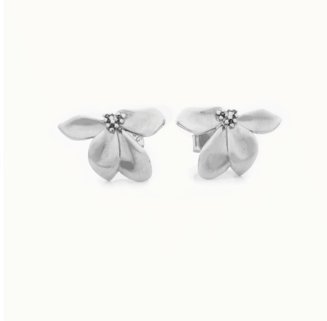 The Petals | Silver | Stud Earrings - Onnesslabel